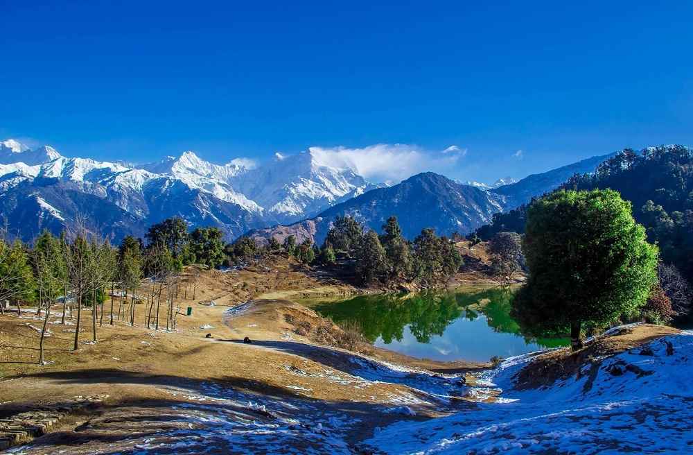 Deoria-Tal-The-Emrald-Lake-in-Uttarakhand